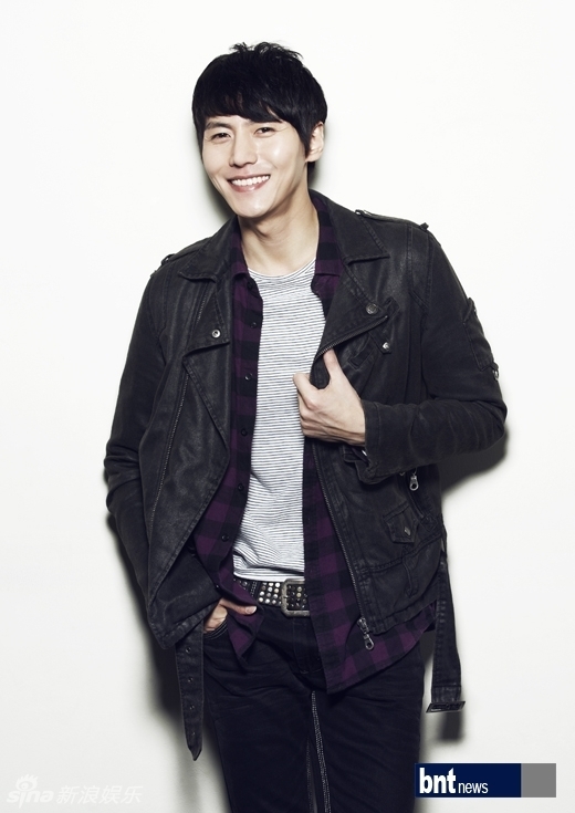 在热播剧《月亮怀抱太阳》中,宋在熙扮演许炎一角