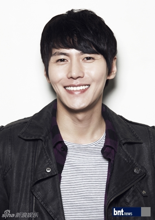 在热播剧《月亮怀抱太阳》中,宋在熙扮演许炎一角