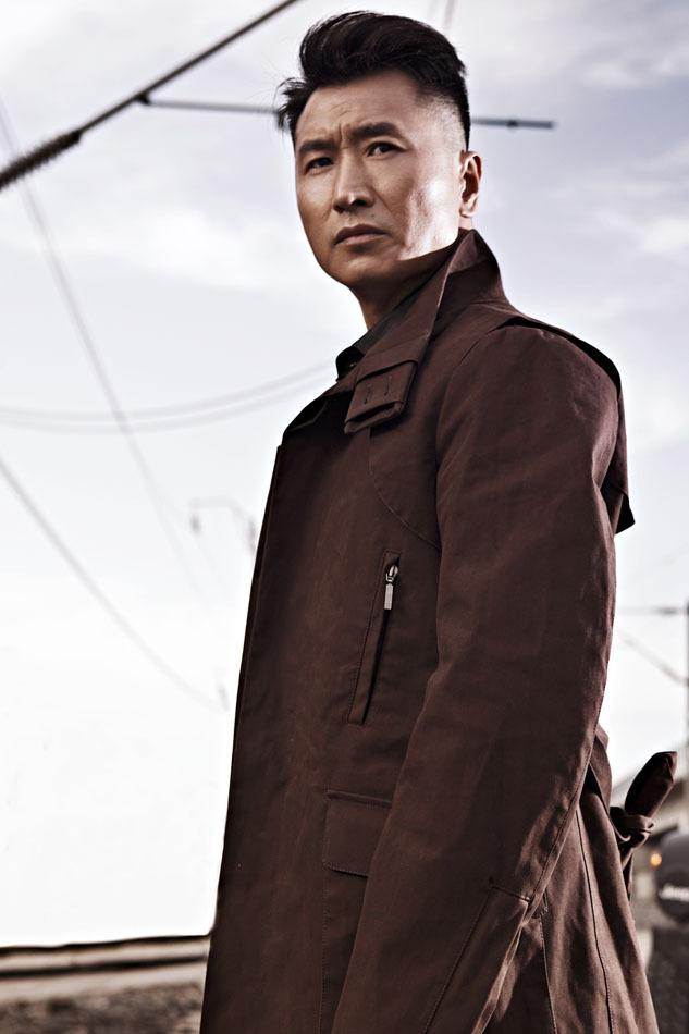 12 15:04:41 1 / 5 新浪娱乐讯  演员张笑君今日曝光了一组熟男写真