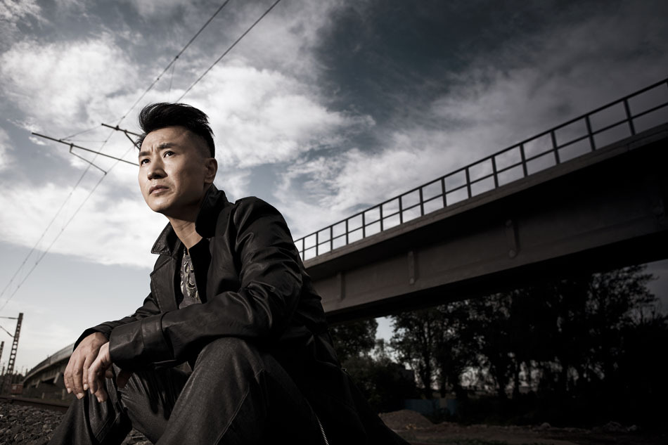 组图:张笑君硬朗熟男写真演绎别样沧桑_高清图集_新浪网