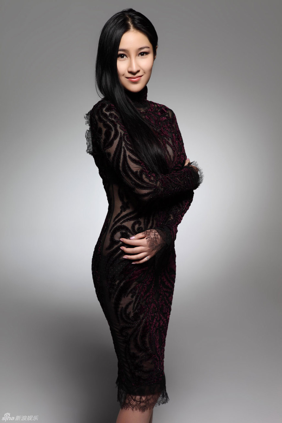 组图:姜雯婀娜写真演绎万种风情_高清图集_新浪网