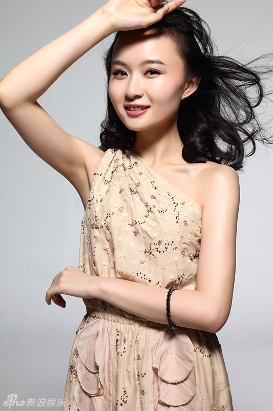 组图:葛晓凤大秀香肩 唯美演绎清新小女人_高清图集_新浪网