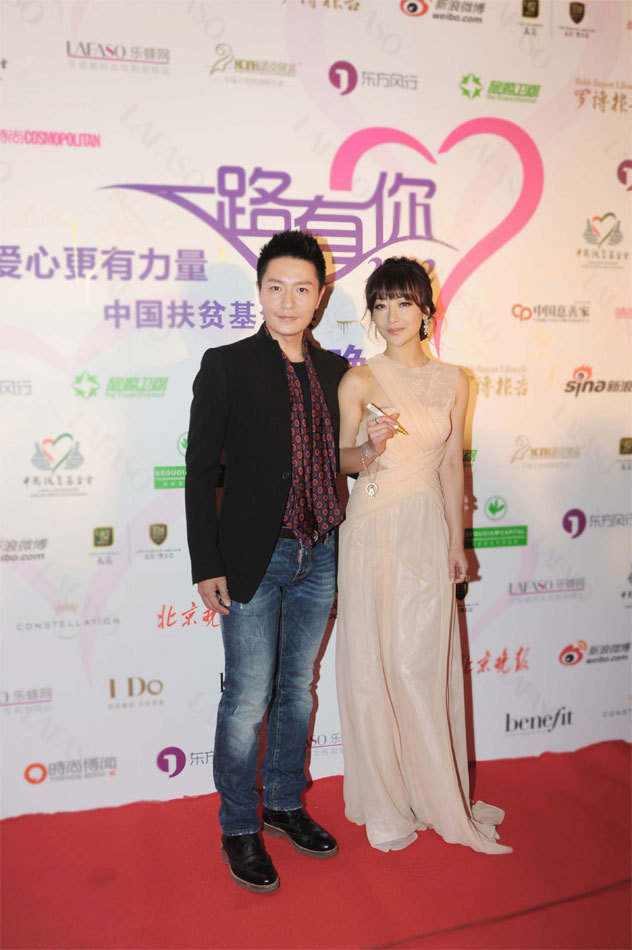 李宗翰陈紫函携手红毯