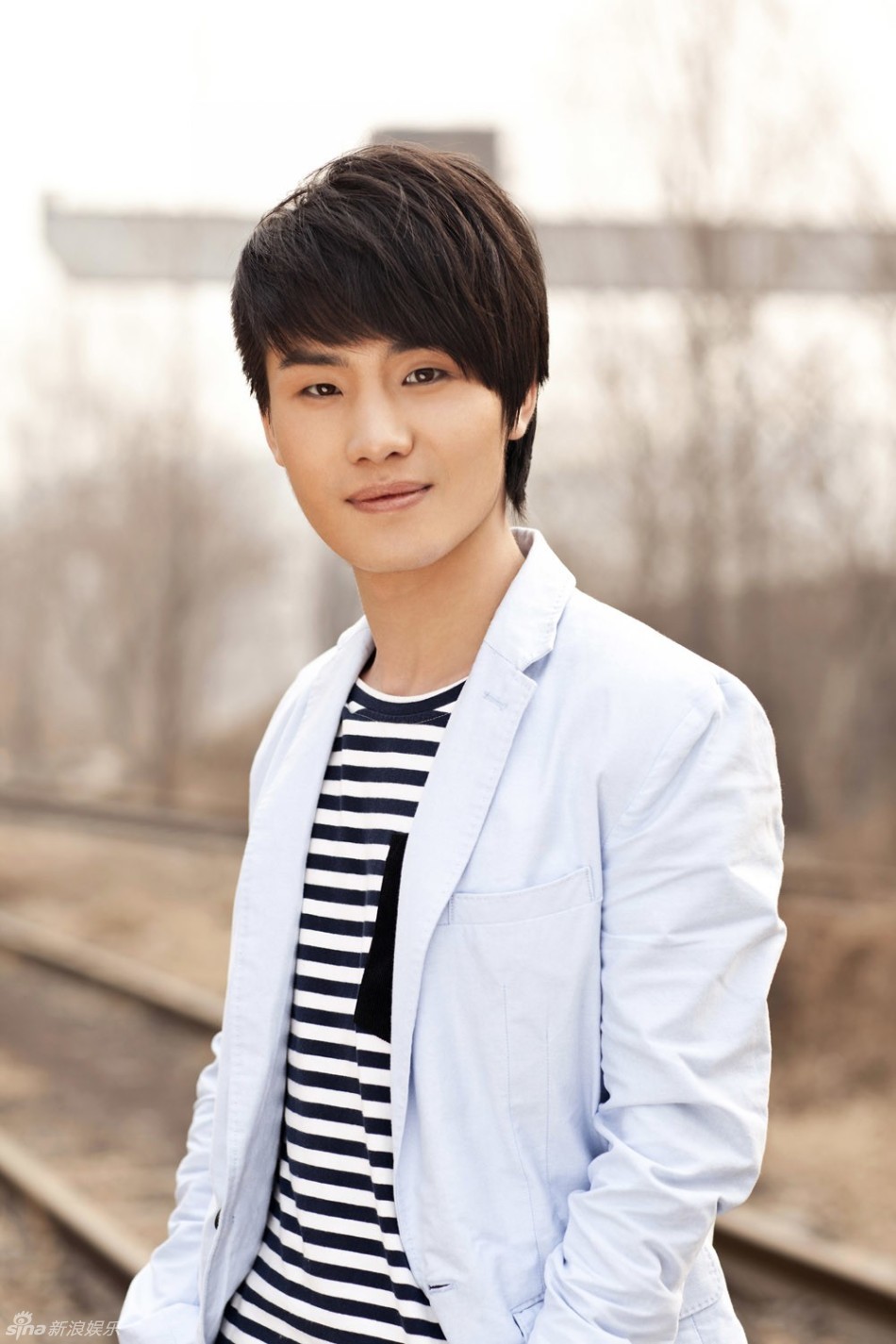 组图:李彦明春日写真展型男本色_高清图集_新浪网