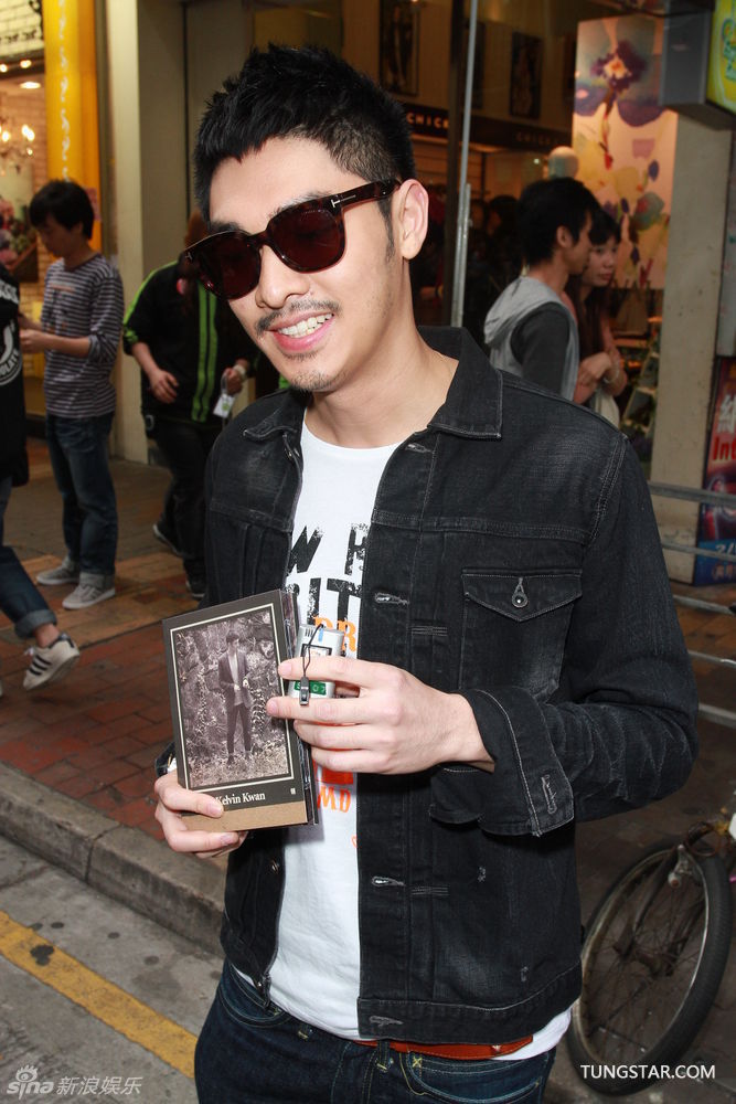 关楚耀宣传新碟