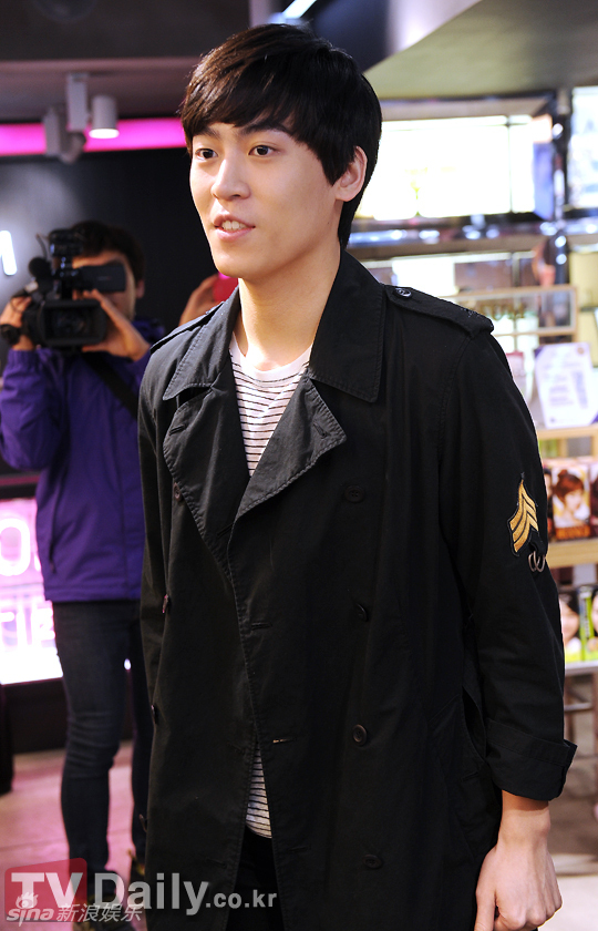 韩星john park亲和迷人出席签名会