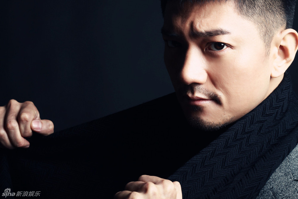 新浪娱乐讯 近日,彭博获邀推出一组文艺好青年写真,整组造型不但将