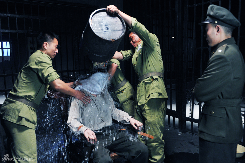 组图:《密使》曝酷刑照 观众直呼血腥_高清图集_新浪网