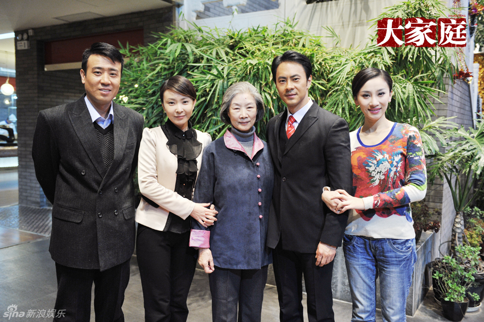 和刘威葳牵手演夫妻,于和伟饰演的袁刚苦苦追求刘威葳饰演的陈涵秋,笑