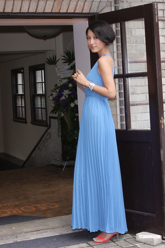 蒋怡蓝色洋装亮相