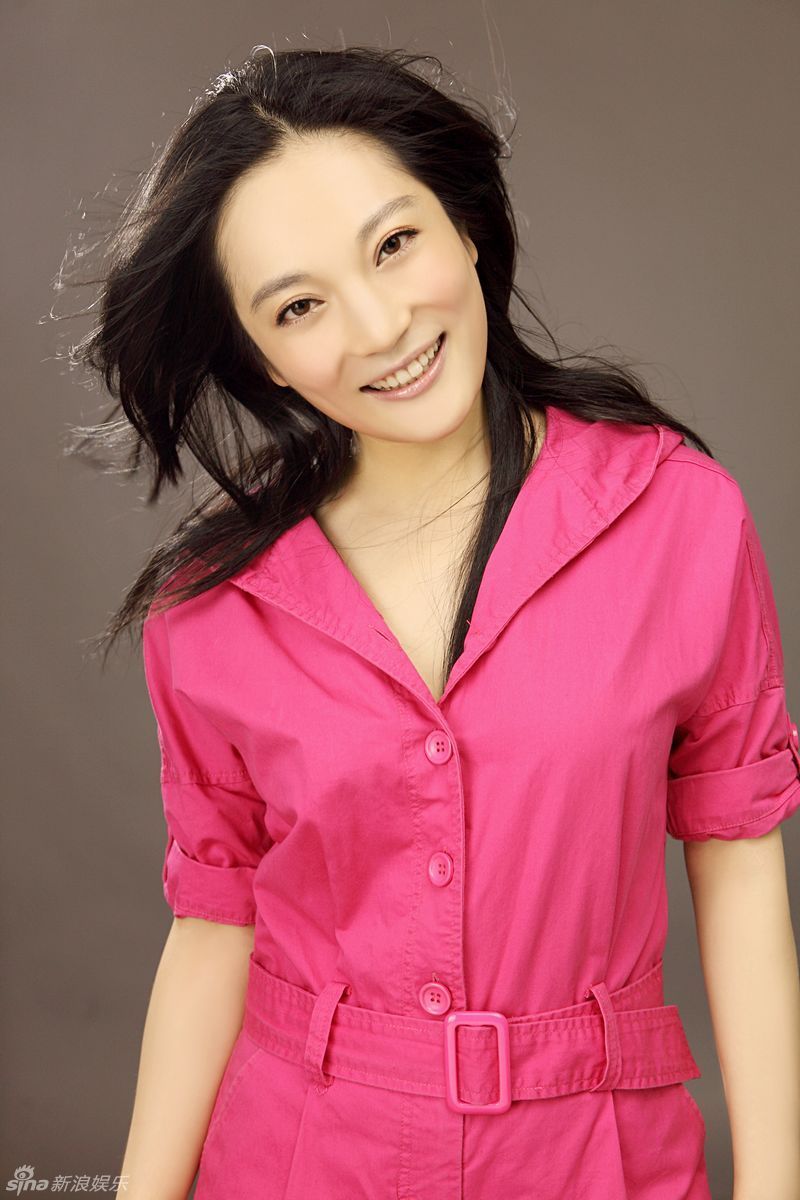 张慧君粉红写真展活力青春(图)