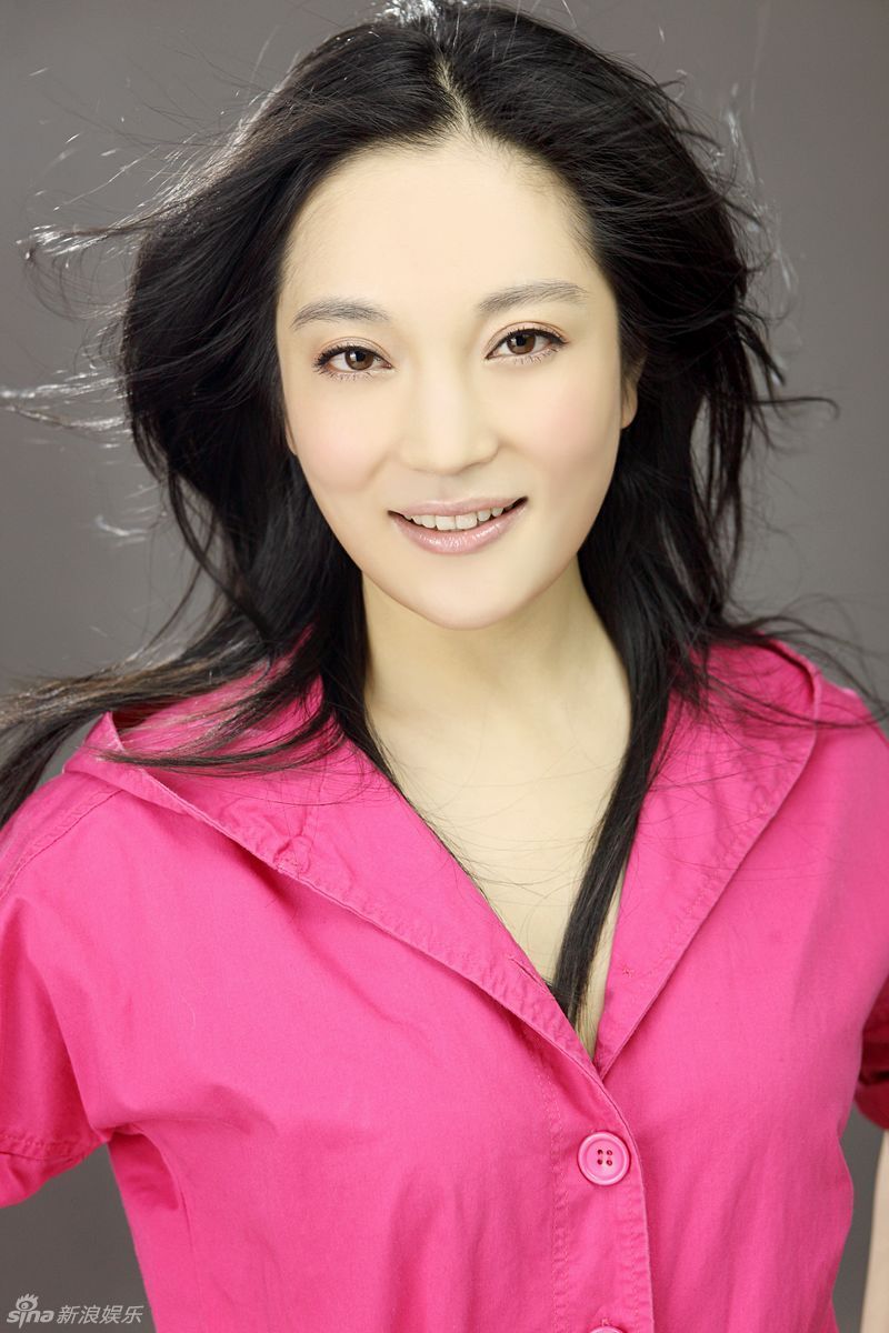 张慧君粉红写真展活力青春(图)