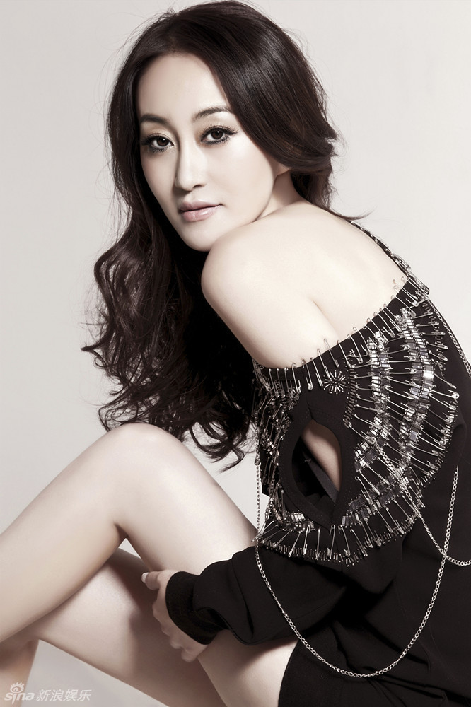 王冰洋礼服半露香肩演绎性感