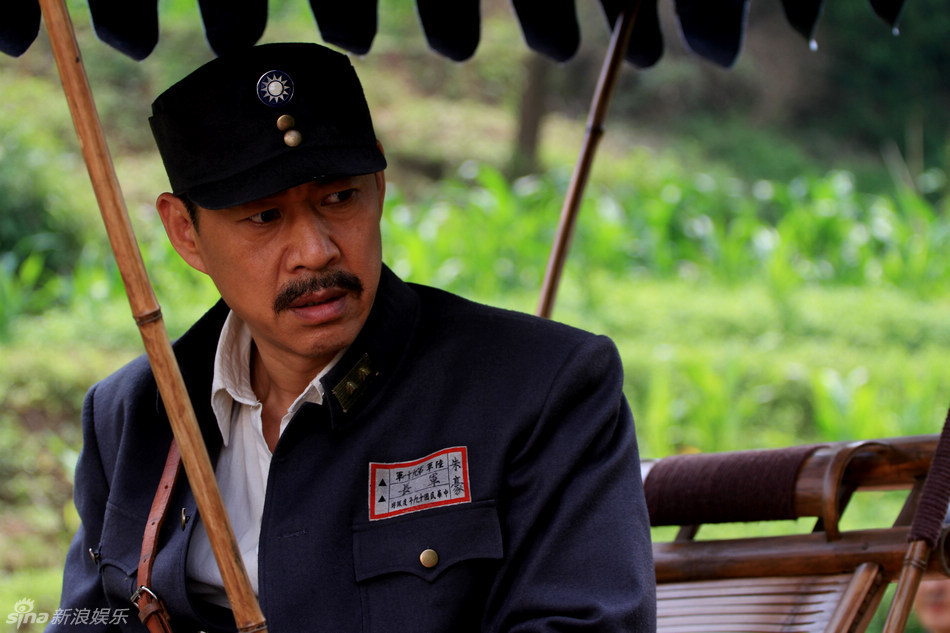 组图:《雾都》开播 张丰毅演绎流氓将军痞气重_高清图集_新浪网