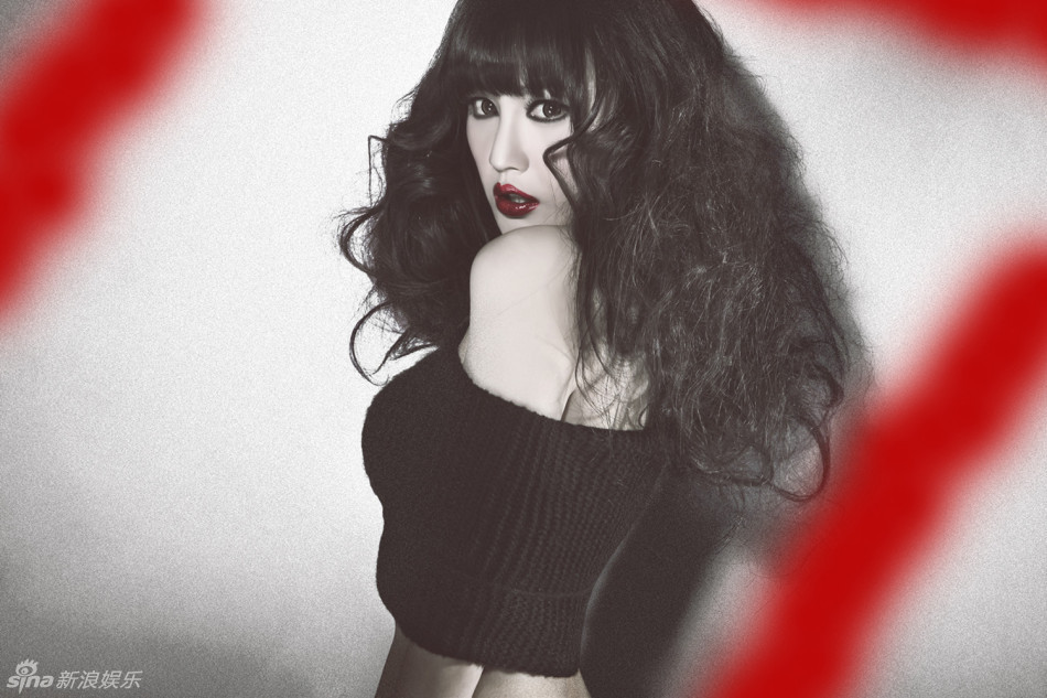 任珈锐猫女郎展野性风情