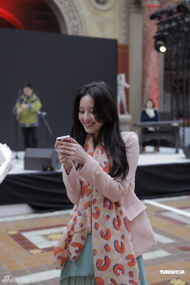 新浪娱乐讯 4月15日消息,曾恺玹宣传微电影,坦言拍摄时曾遇到过搭讪