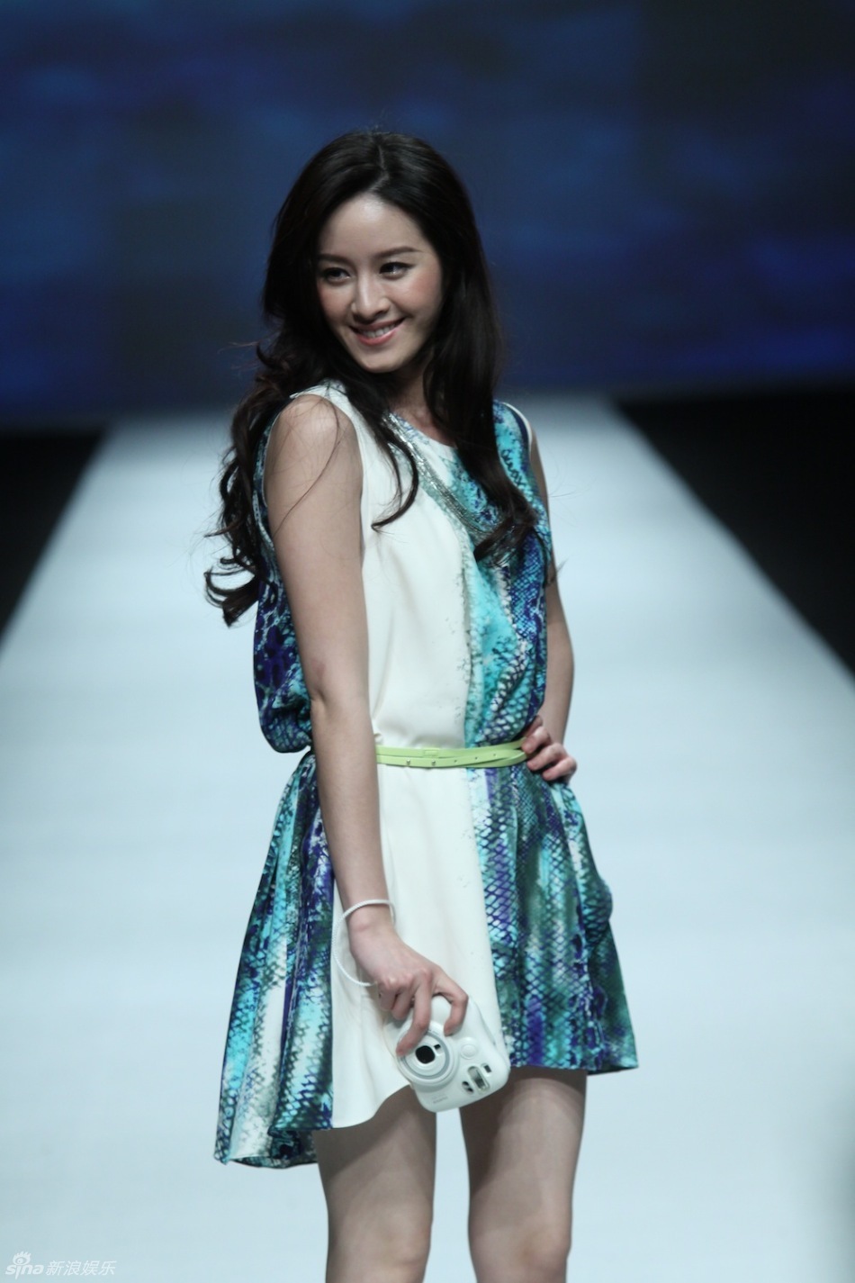 组图:曾恺玹为微电影造势走秀 现身上海回归本行_高清图集_新浪网