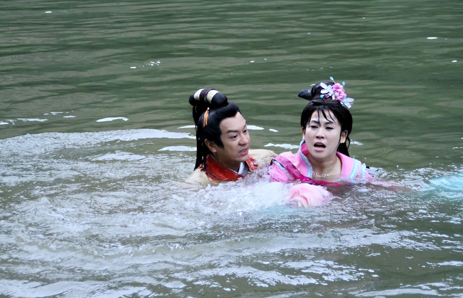 组图:《薛平贵与王宝钏》落水戏 宣萱湿身凌乱美_高清图集_新浪网