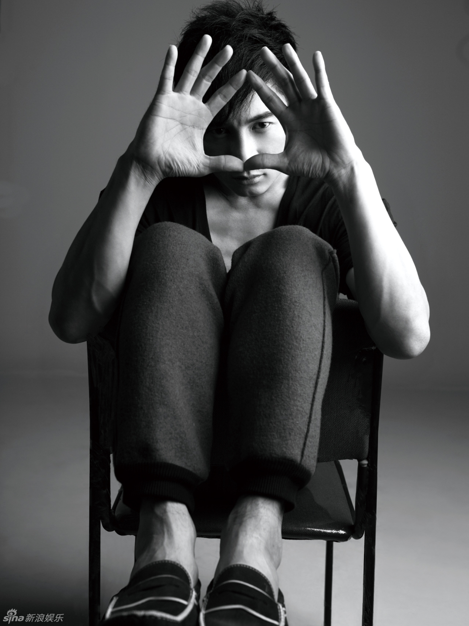 吴奇隆《魅力先生》展型男黑白大片