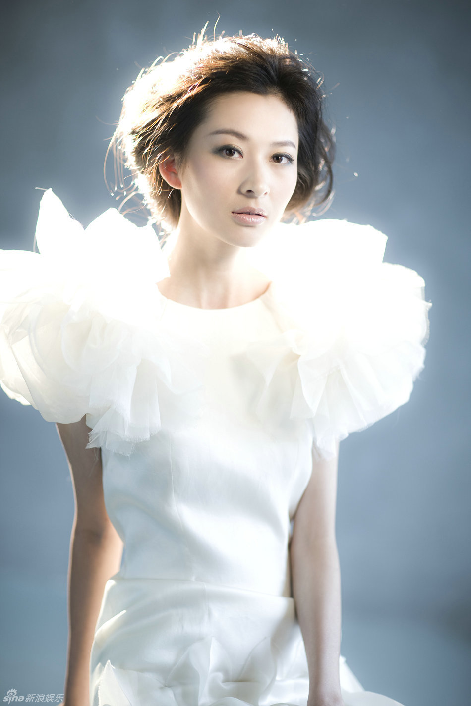 组图:杨亚拍梦幻写真清新自然显娇俏_高清图集_新浪网