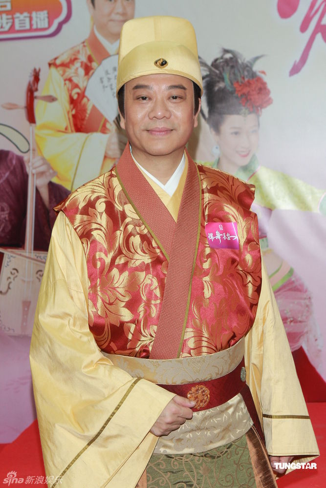 一众演员以古装出场,并大展舞功,欧阳震华自曝曾为港姐伴舞.