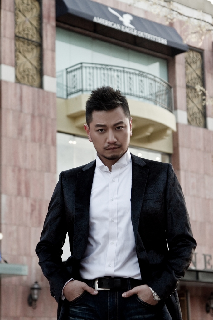 张洪睿新写真走绅士路线(图)
