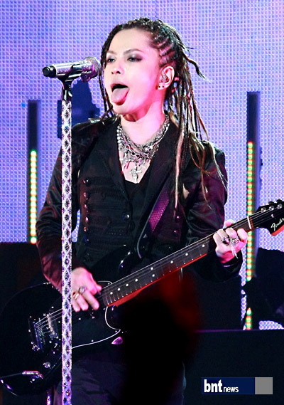 组图:日本男团彩虹乐队出演《世界巡演之首尔站》_高清图集_新浪网