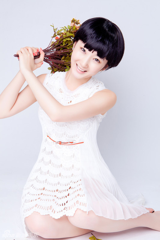 新浪娱乐讯 演员程媛媛发布了一组百搭风格的写真.