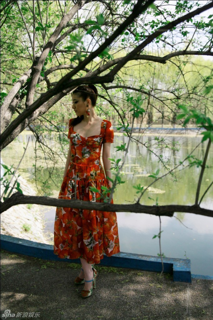 时尚主播悦悦《vogue》大片