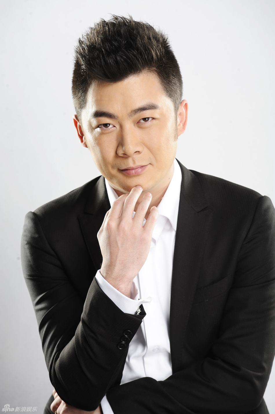 组图:曹征杂志写真 阳光帅气尽显熟男魅力_高清图集_新浪网