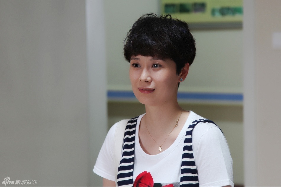 海清《心术》演护士玩转条纹混搭术