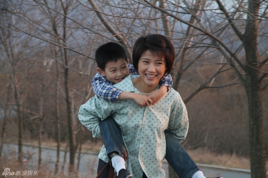 《满秋》正在北京,吉林和陕西卫视热播,颜丙燕饰演另类母亲