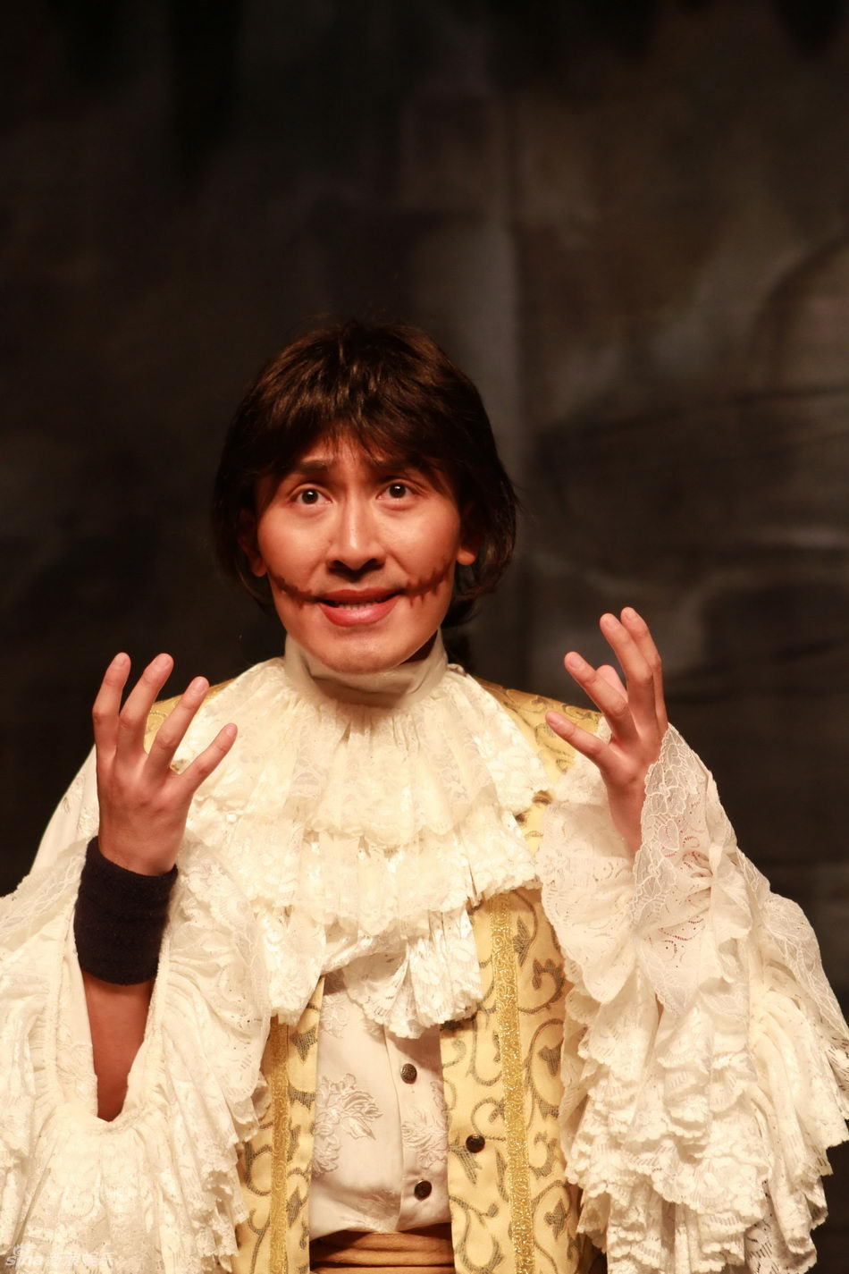 新浪娱乐讯 改编自雨果同名小说的话剧《笑面人》将于5月23日在京首演