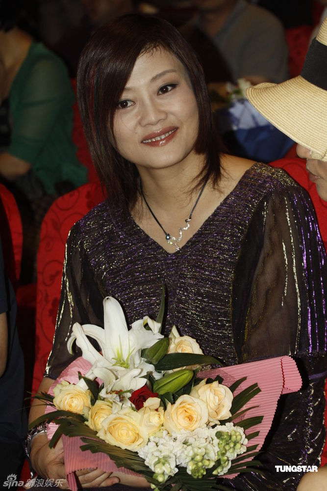 组图:雪村与妻子拍惊悚片 何静现身不受离婚影响_高清图集_新浪网