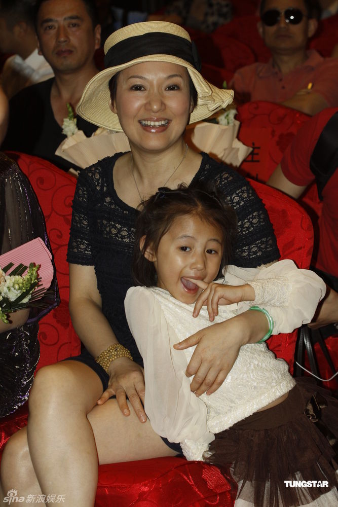 组图:雪村与妻子拍惊悚片 何静现身不受离婚影响_高清图集_新浪网