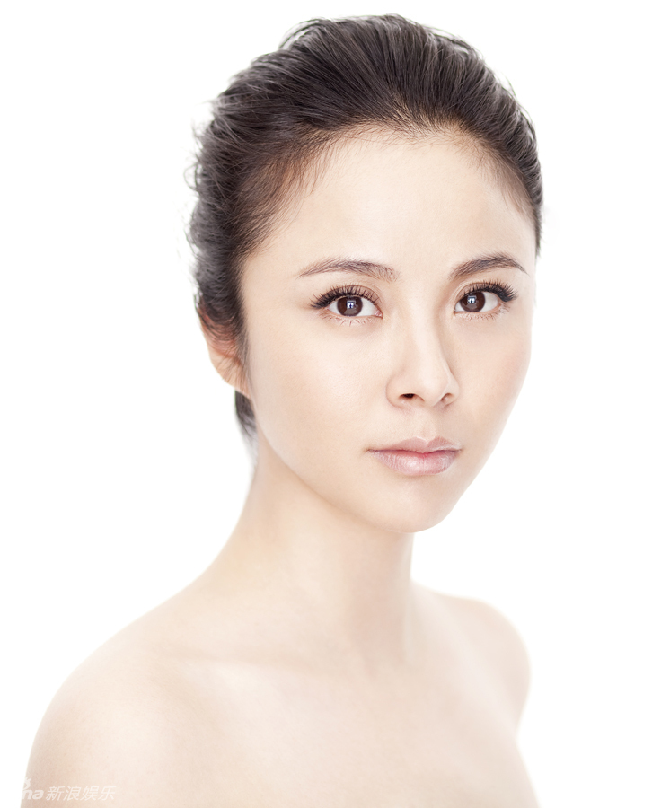 杨若兮夏日写真雪白肌肤