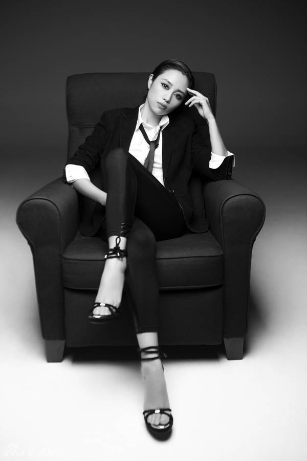 高清图:张龄心黑白影像演绎双色人生_高清图集_新浪网