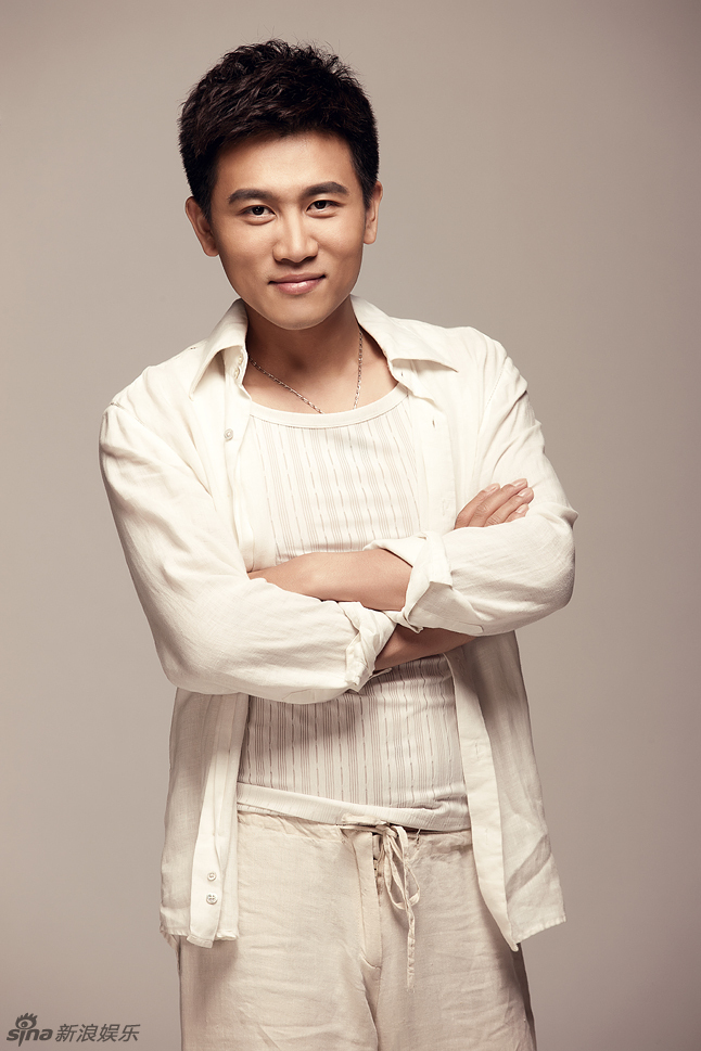 近日,宋柳曝光了一组最新写真,照片中的宋柳穿