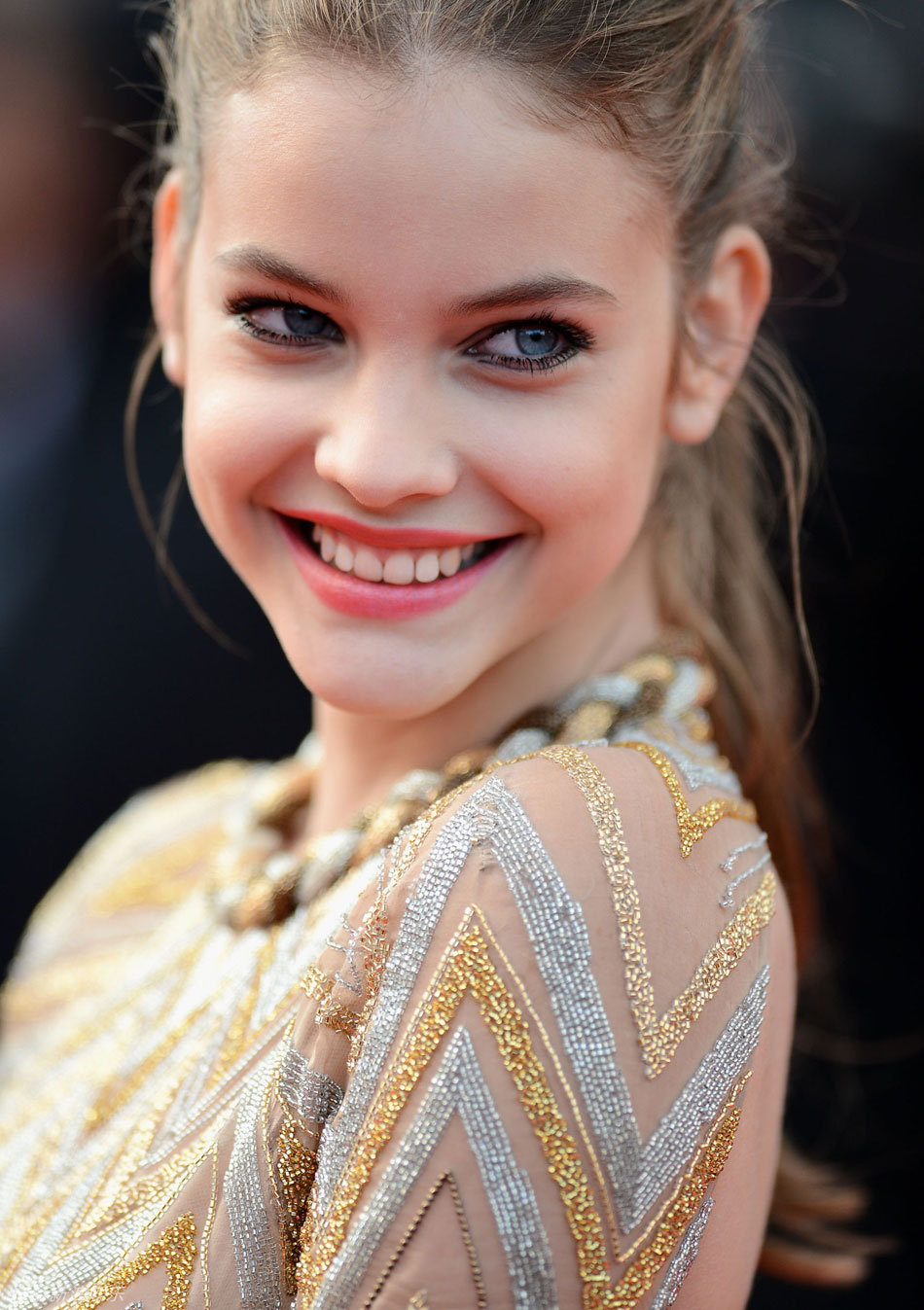 高清组图:超模芭芭拉-帕尔文露背礼服亮相戛纳_高清图集_新浪网