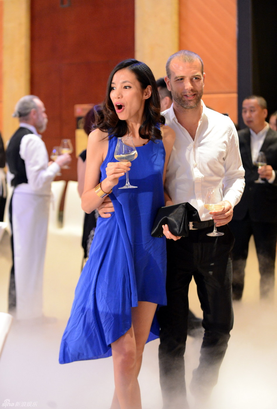 组图:美俏主播linda与法国贵族恋情曝光