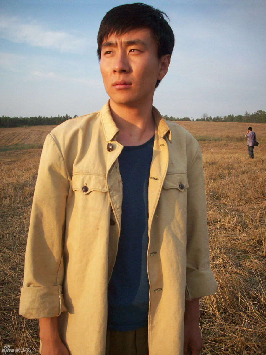 剧中于杪鑫饰演东北知青"魏明".