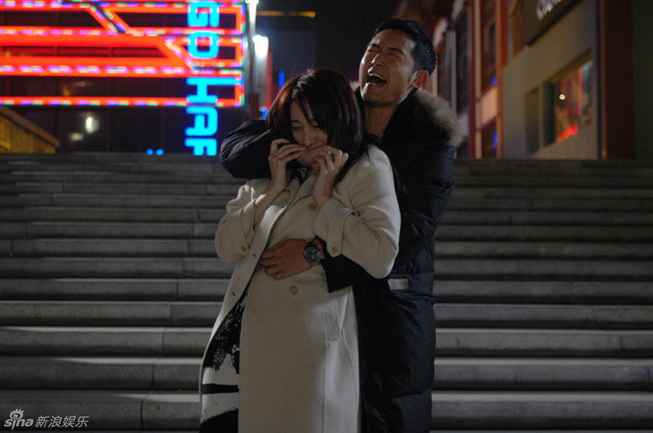 饰演沈亦凡的董维嘉也因其在剧中对金钱的热衷和对男友的冷漠成为了"