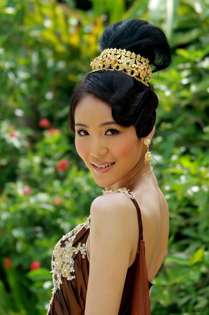 梁镜珂泰国写真富贵曼妙