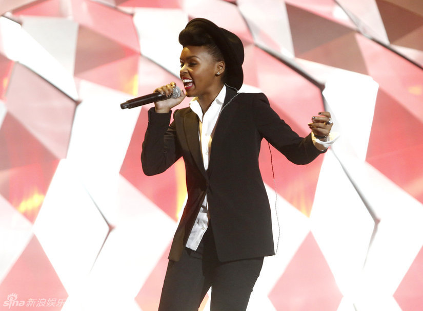 新晋乐队fun.携手詹尼尔为mtv电影奖彩排