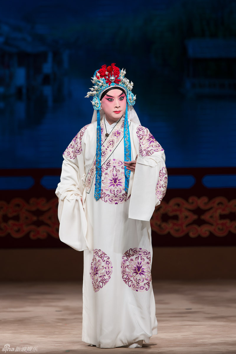 猜你喜欢 4 / 18 新浪娱乐讯 近日,丁晓君和上海京剧院小生金喜全