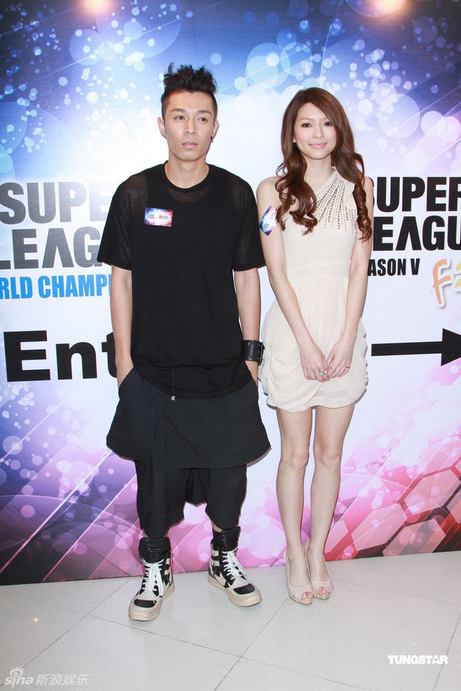 组图:周柏豪连诗雅现身回应亲密照事件_高清图集_新浪网