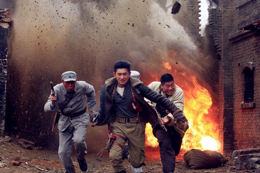 组图:《向着炮火前进》发爆破剧照 吴奇隆演硬汉_高清图集_新浪网
