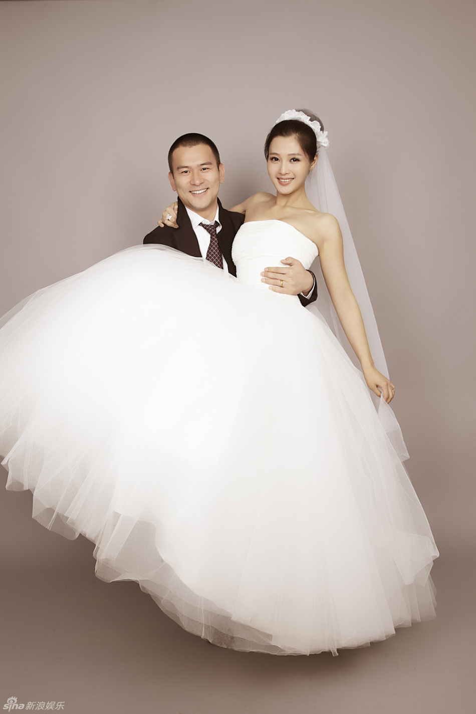 因出演《孝庄秘史》小玉儿而走红的女星白庆琳被曝与演员徐僧结婚