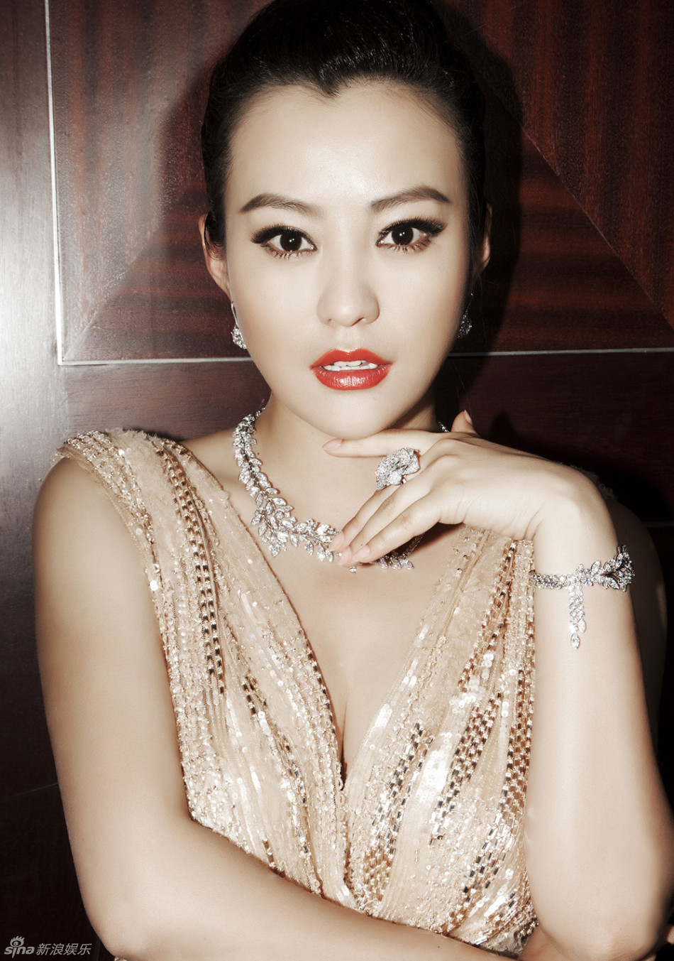 郝蕾气质优雅