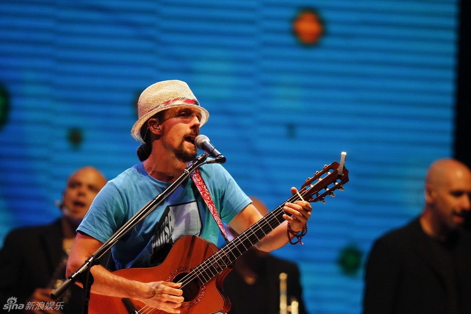 新浪娱乐讯 6月12日,美国歌手杰森-玛耶兹(jason mraz)在北京工人体育